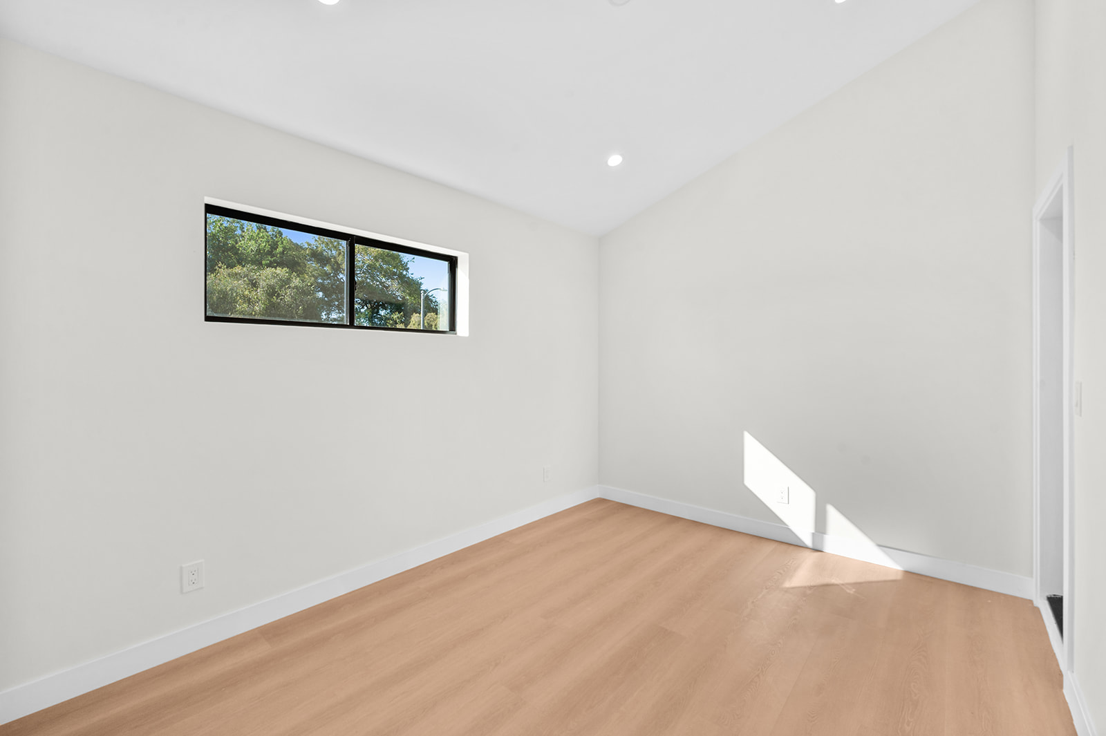 2843 Stoner Ave · photo 54