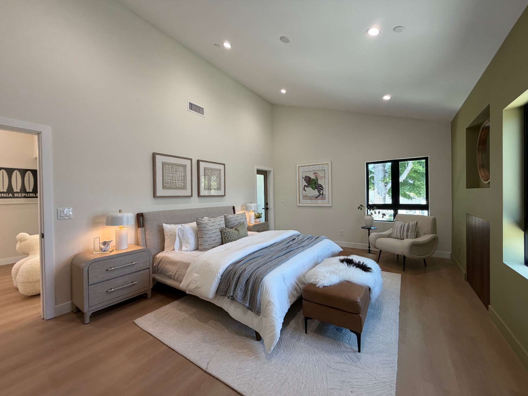 Vaulted primary bedroom